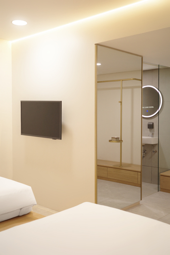 Una Hotel 4/11