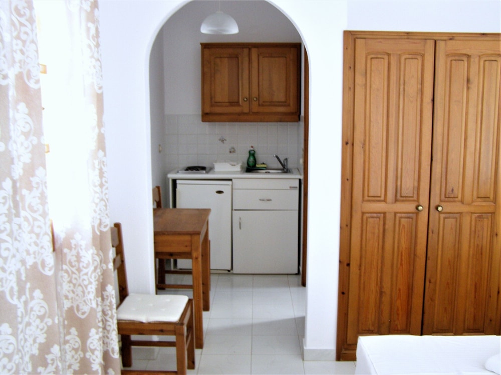 Elena Studios & Apartments 14/60