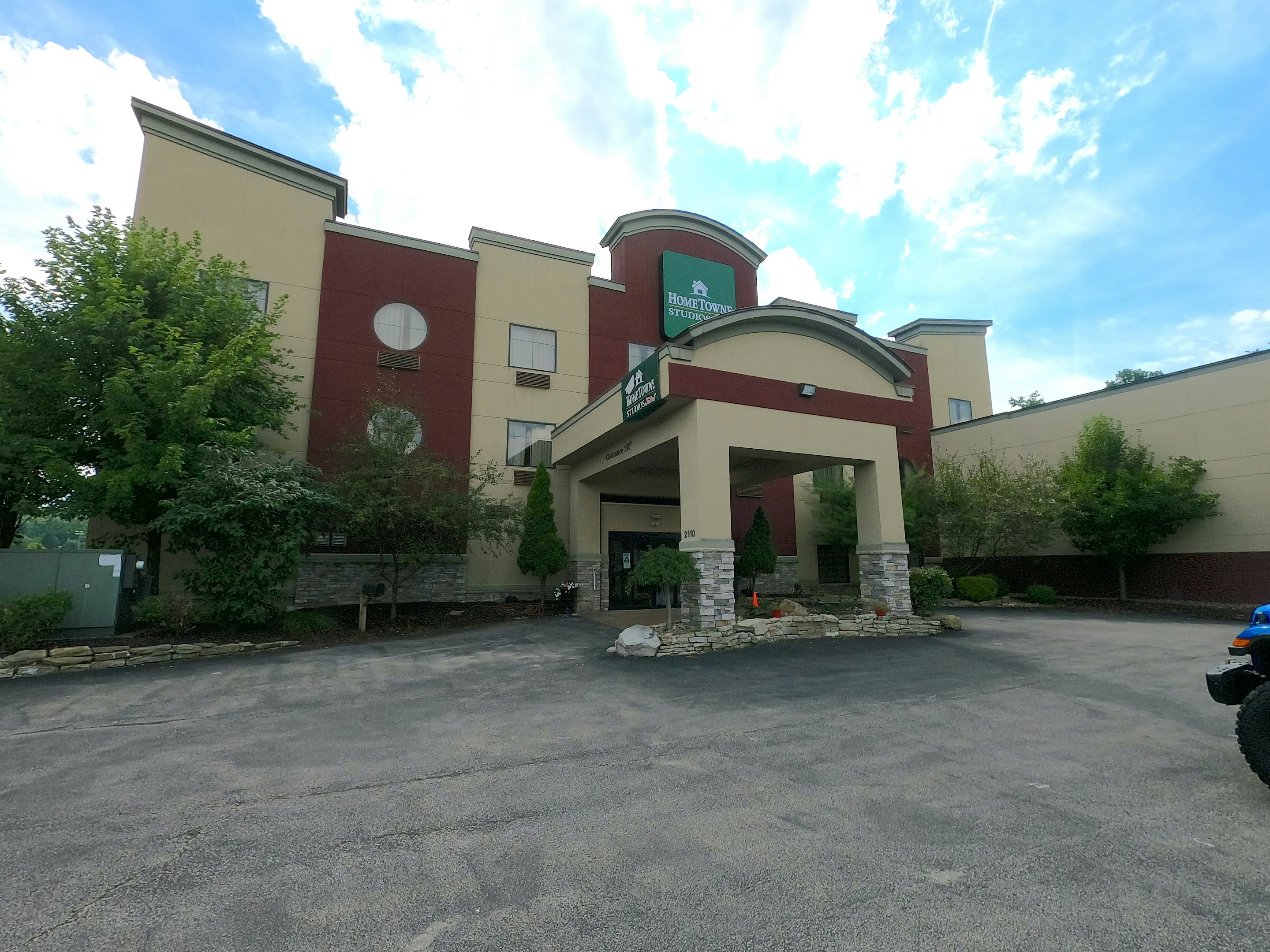 Hometowne Studios Suites Washington 42/43