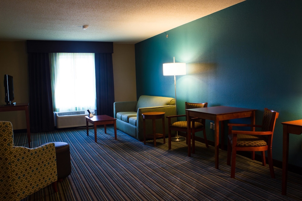 Best Western Plus Menomonie Inn & Suites 33/39