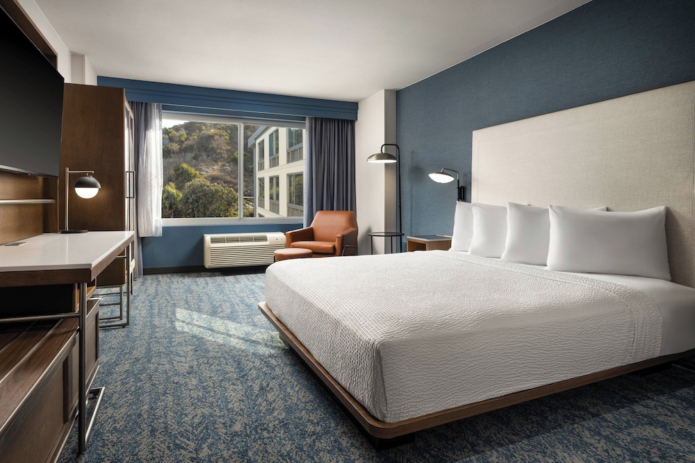 1 BEDROOM, SUITE