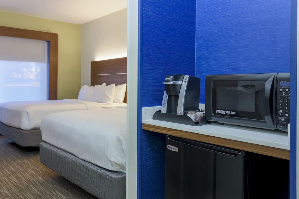 Holiday Inn Express Irondequoit 15/65