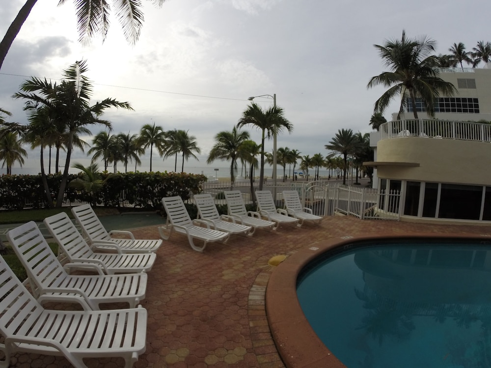 Silver Seas Beach Resort 3/67