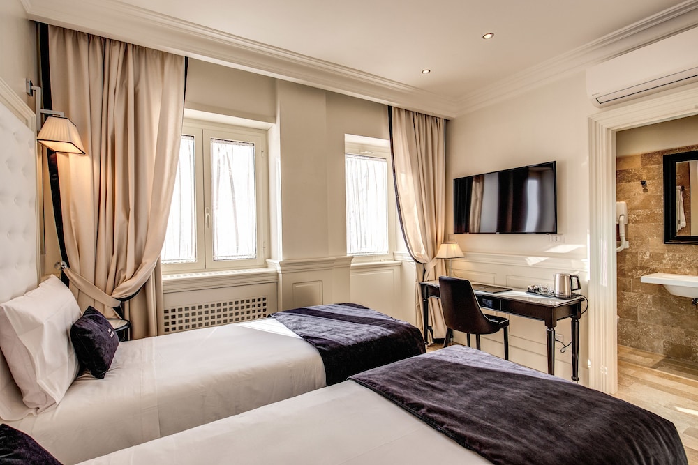 ROOM, TWIN BEDS
