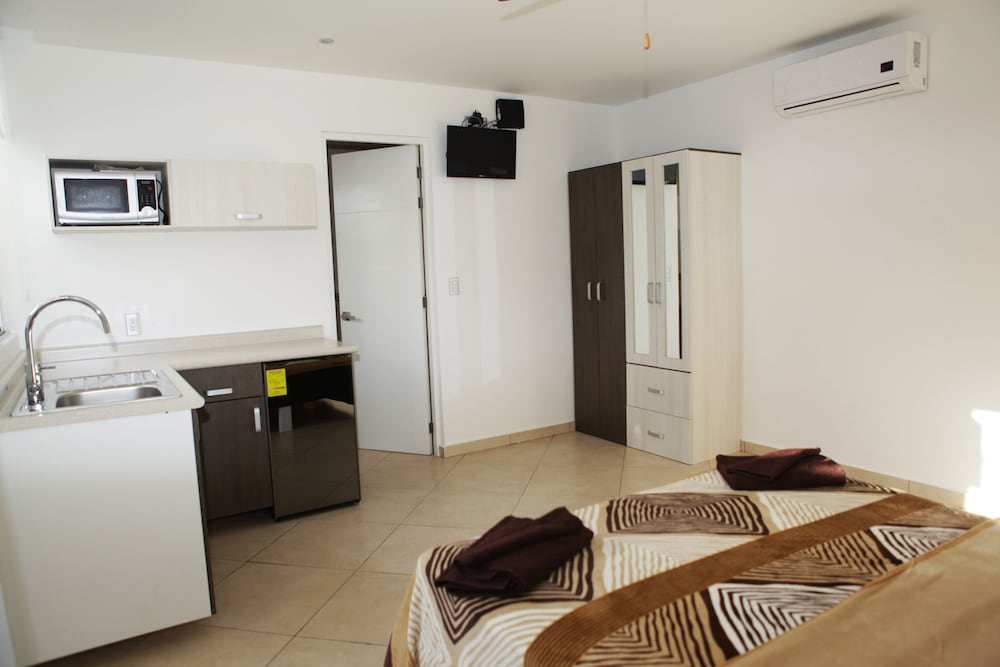 Iris Studios & Apartments 22/30