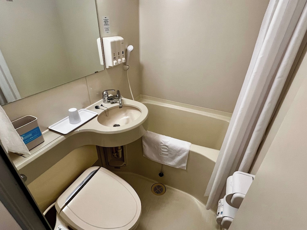 Toyoko Inn Shin-yokohama Ekimae Honkan 57/58