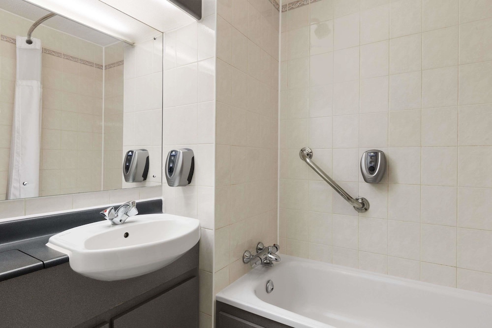 Days Inn by Wyndham Maidstone 10/25