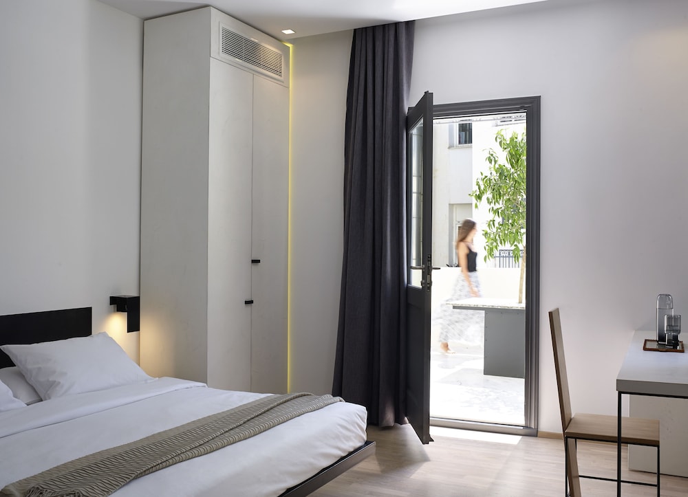 JUNIOR SUITE, COURTYARD VIEW, TERRACE