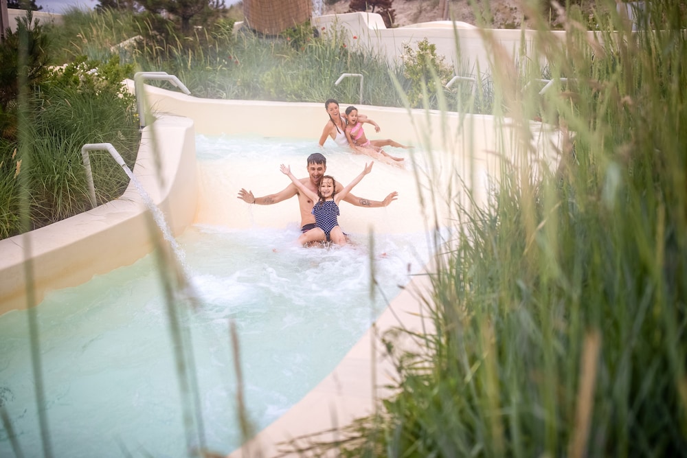 Beach Hotel Zandvoort by Center Parcs 10/33