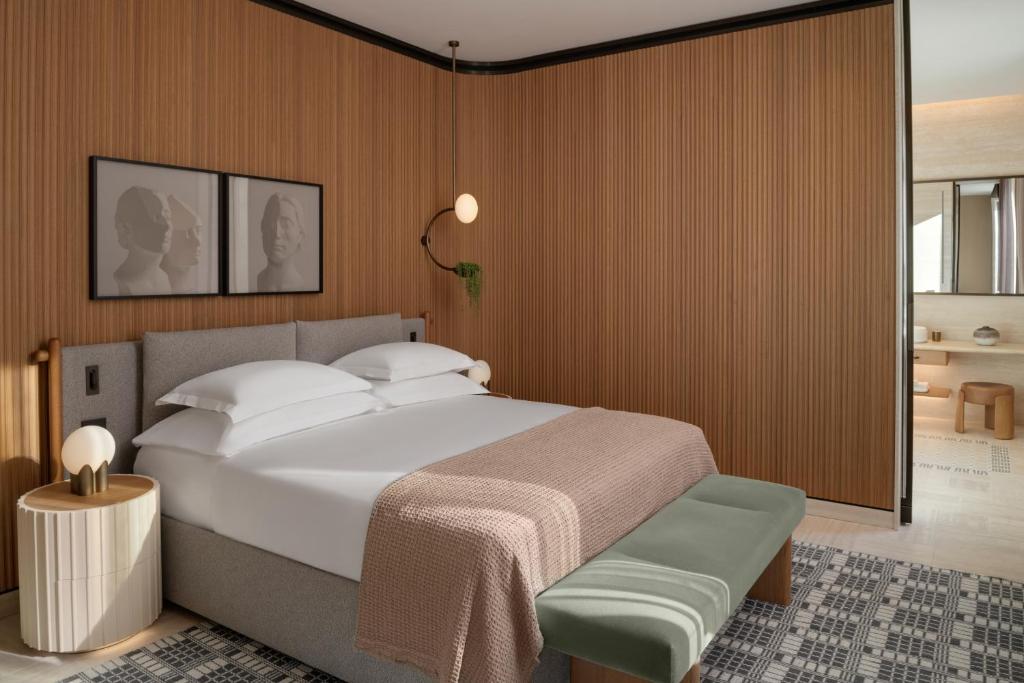 DELUXE, SUITE