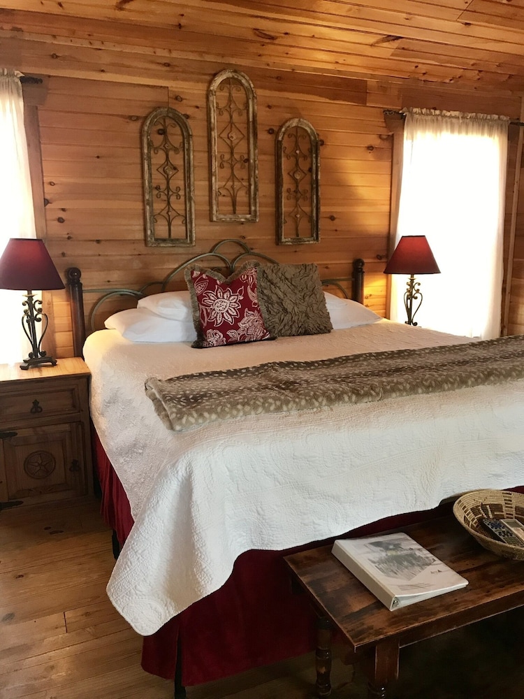 Panoramic, Cabin, King Bed, Hill View, Hot Tub، City on a Hill at Spring Creek 4/10