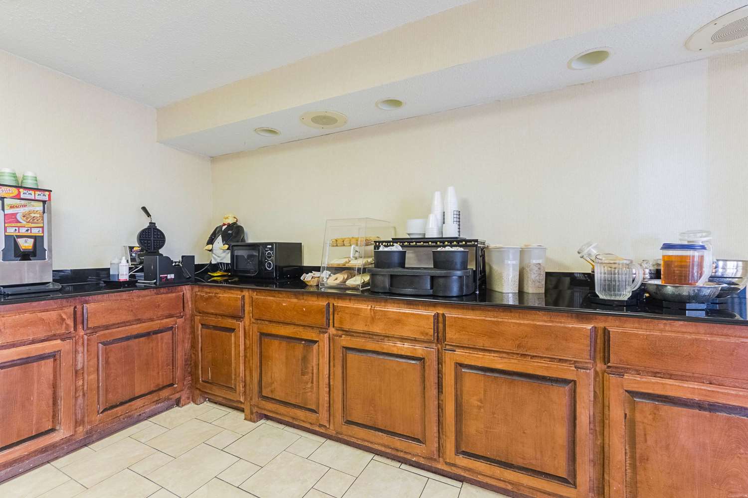 Lobby at Eco Lodge Inn & Suites Bentonville near I 49, BENTONVILLE - AR
