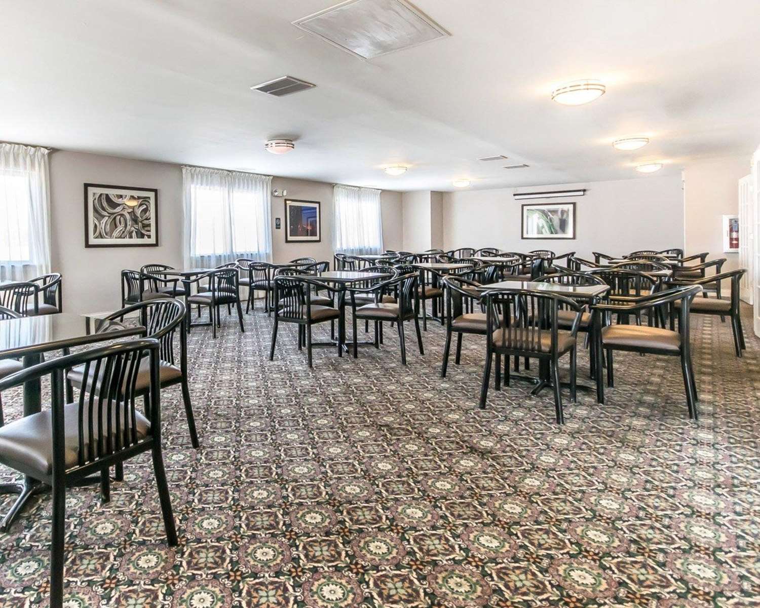 Quality Inn Suites University Airport 13/19