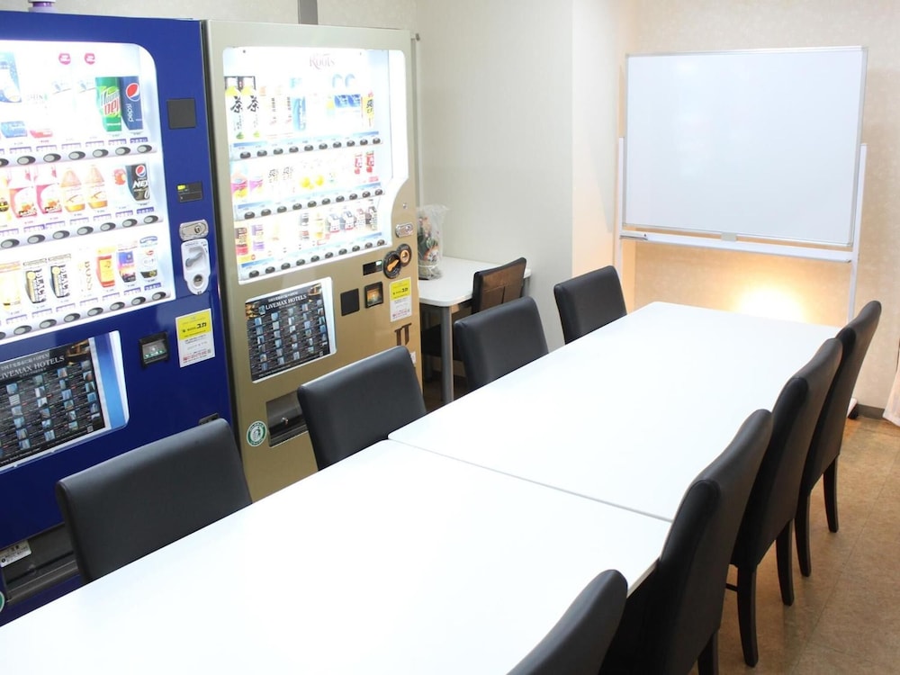 Hotel Livemax BUDGET Tokyo Hamura Ekimae 50/55