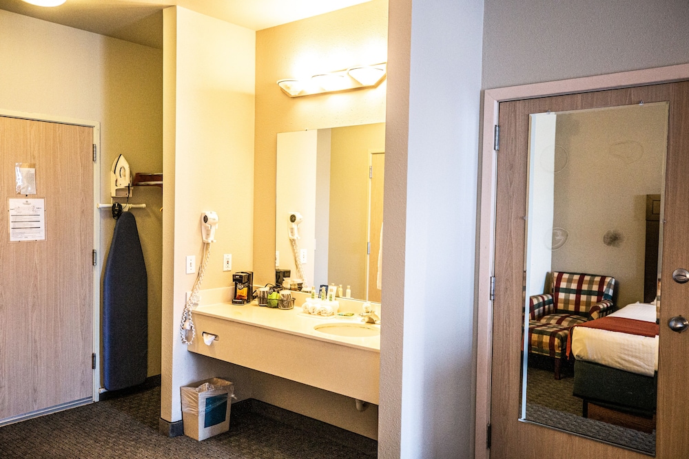 Morningglory Hotel Resort Suites 23/27