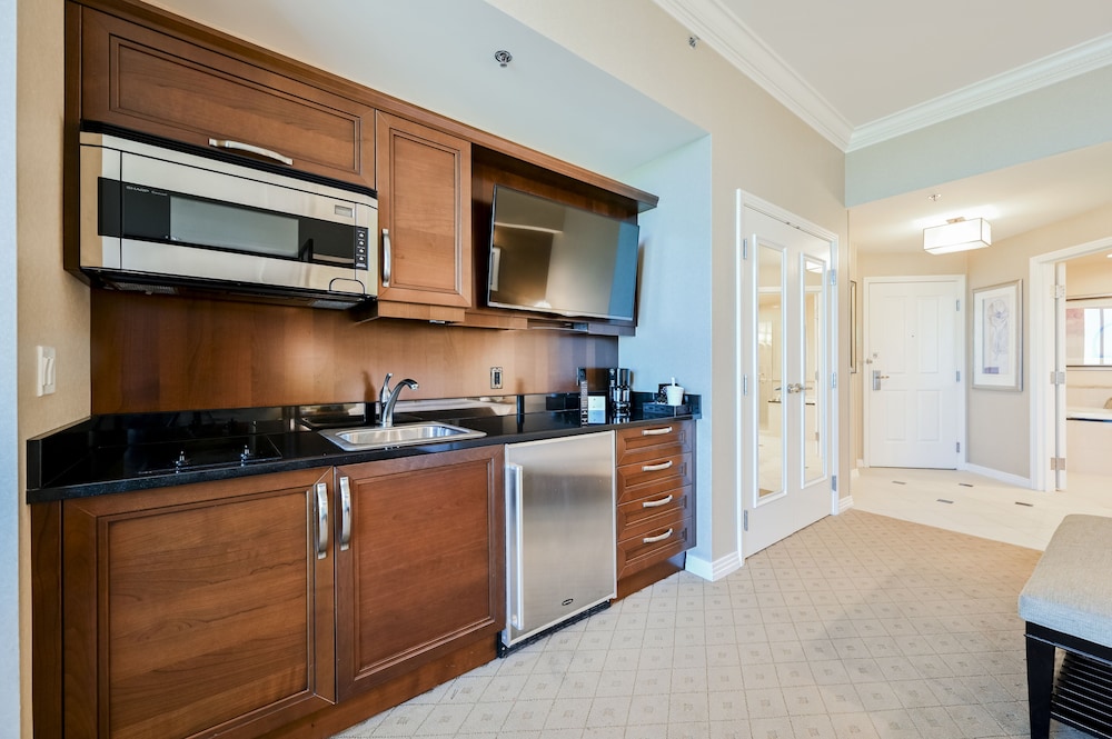 Stripviewsuites At Signature 6/73