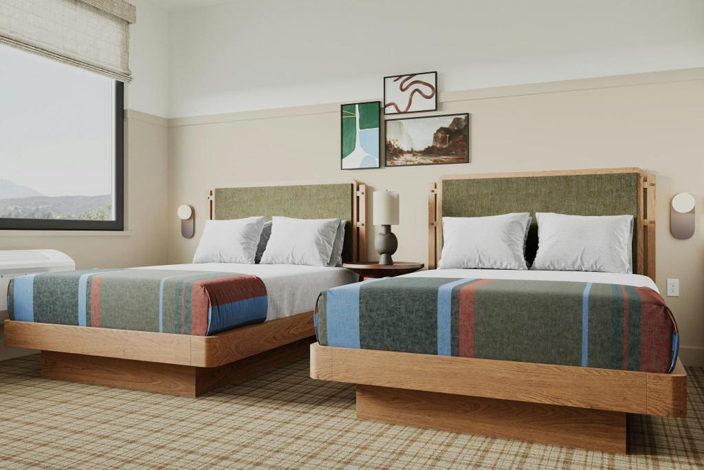 Lodge, 2 Queen Beds