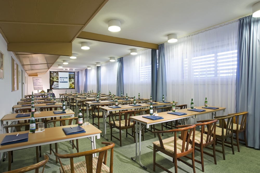 Marina Hotel 40/65