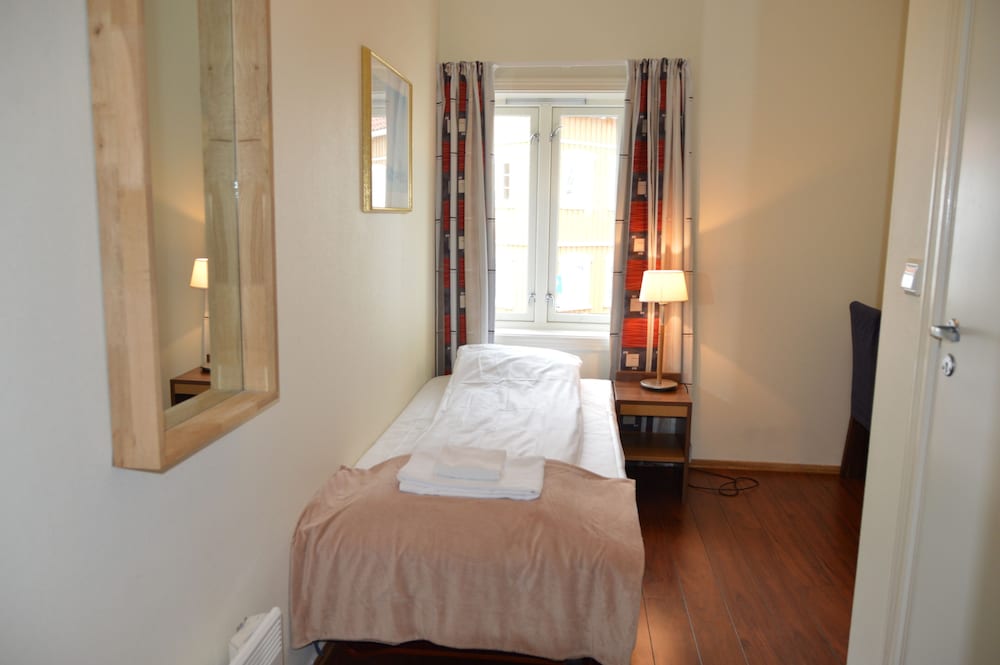 Victoria Hotel 20/50