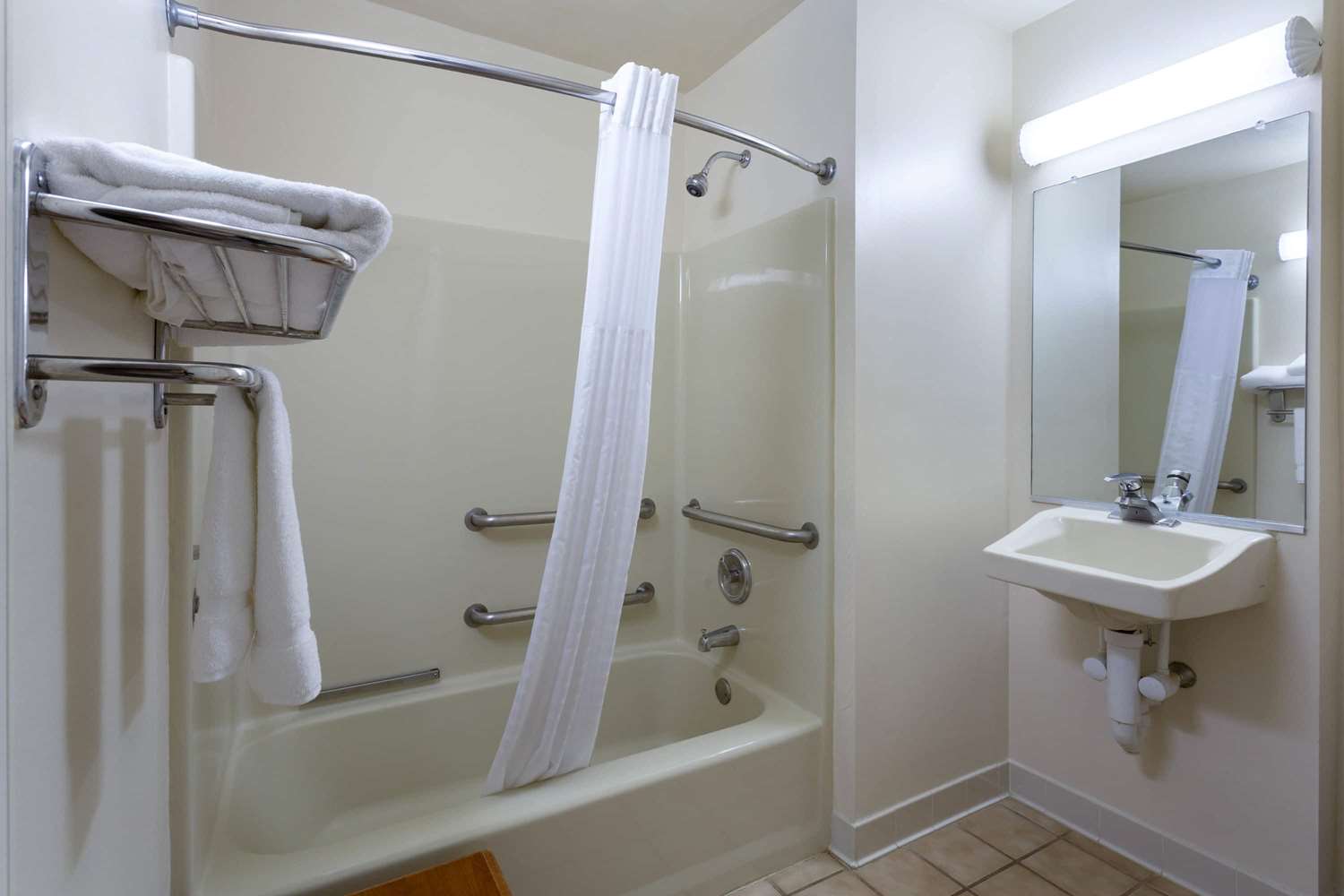 HAWTHORN SUITES BY WYNDHAM ALLENTOWN-FOGELSVILLE 44/46