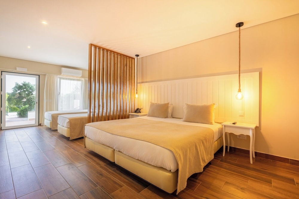 ROOM, TRIPLE