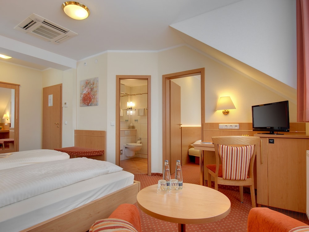 Hotel Kriemhild Am Hirschgarten 48/79
