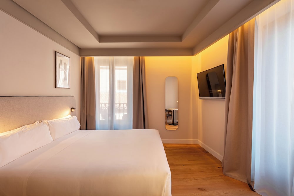 SUPERIOR, DOUBLE BED, CITY VIEW