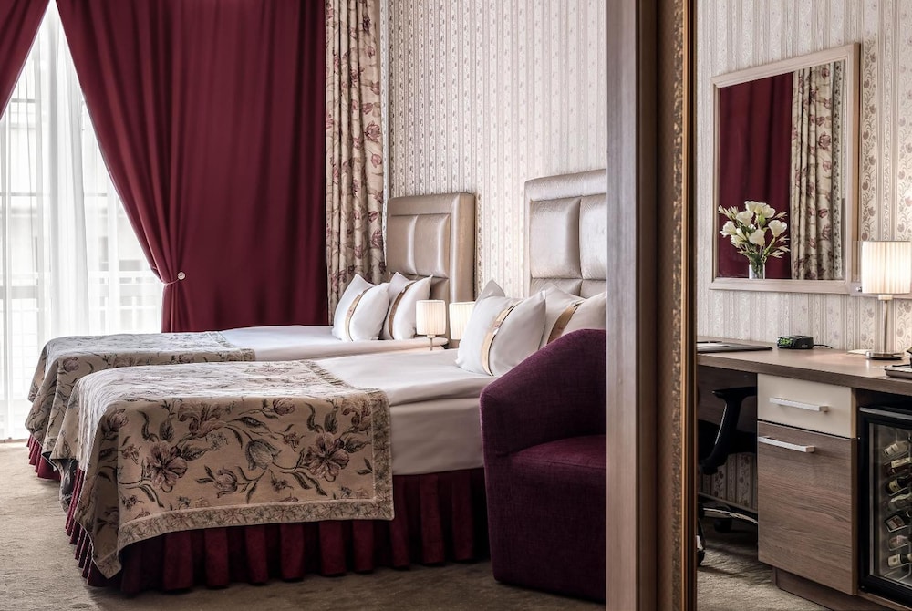 Flowers Hotel 18/70