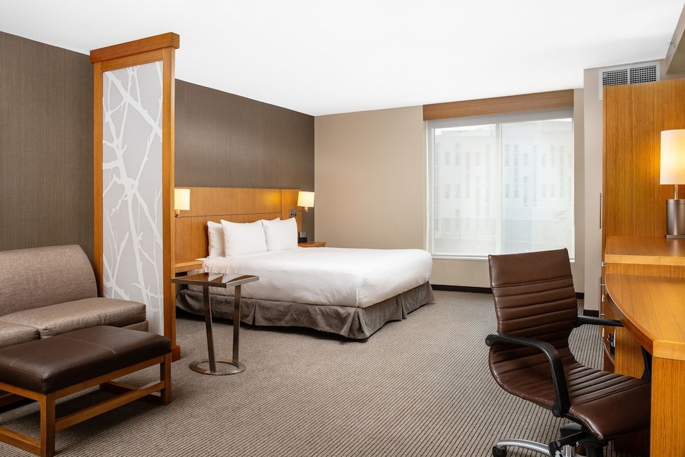 Hyatt Place Edmonton West 10/44