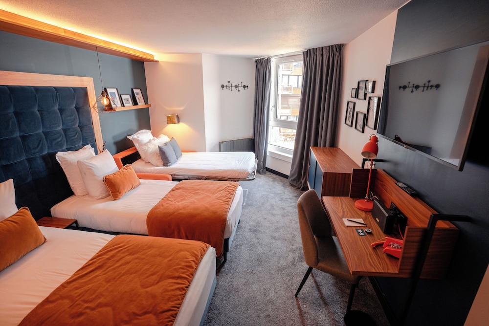Room, Triple, Village View, Fahrenheit Seven Val Thorens 4/7
