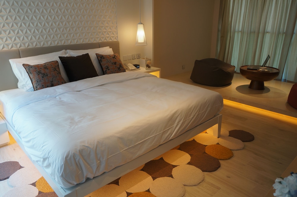 The Pier Hotel 13/69