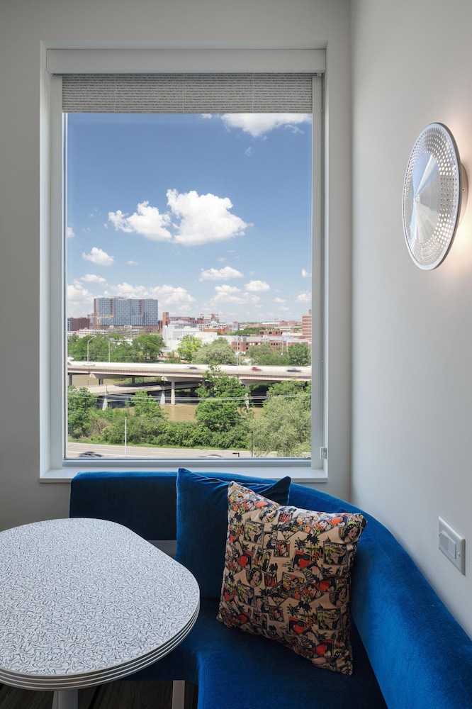 Aloft Columbus University District 23/53