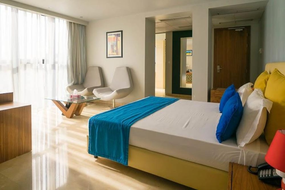 Hotel Adef 9/28