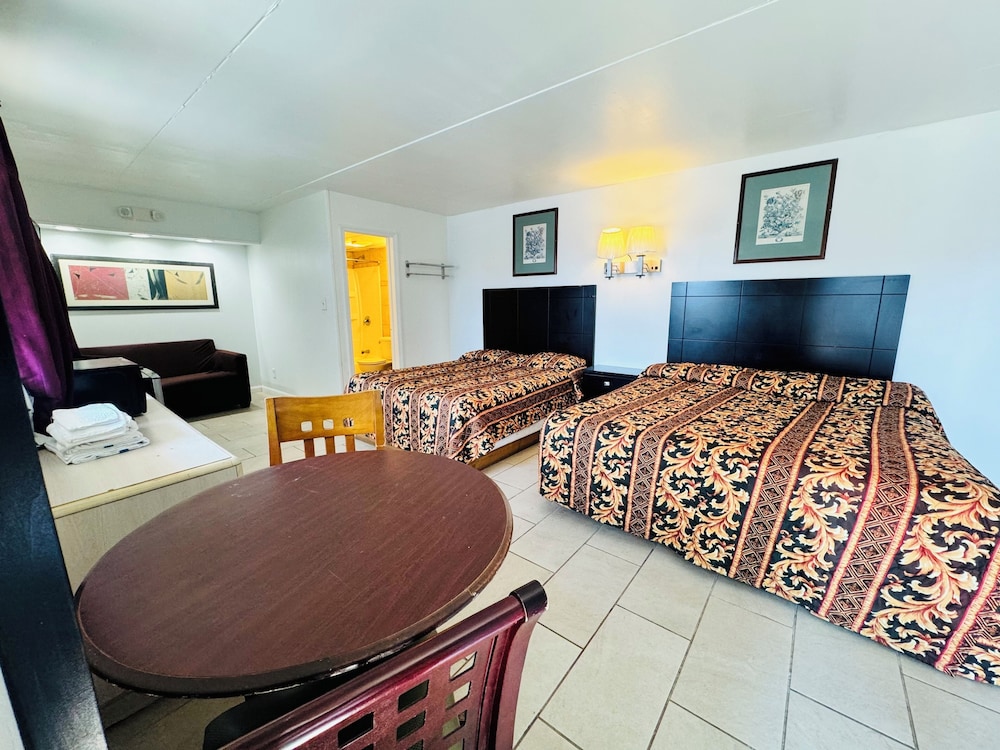 Skyview Manor Motel 42/54