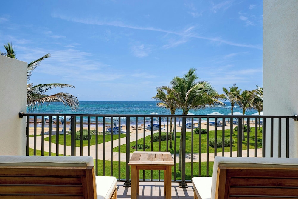 JW Marriott St. Maarten Beach Resort & Spa 6/50