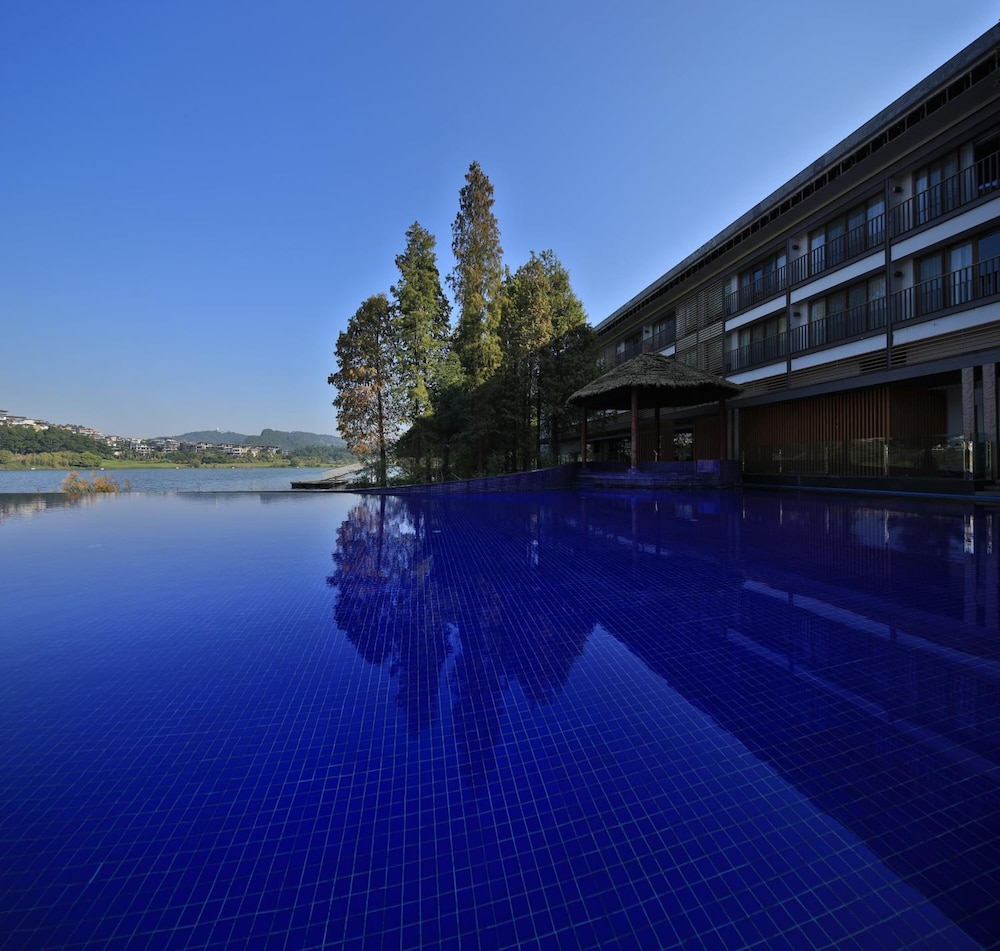 Baiyun Lakeside Hotel 27/50
