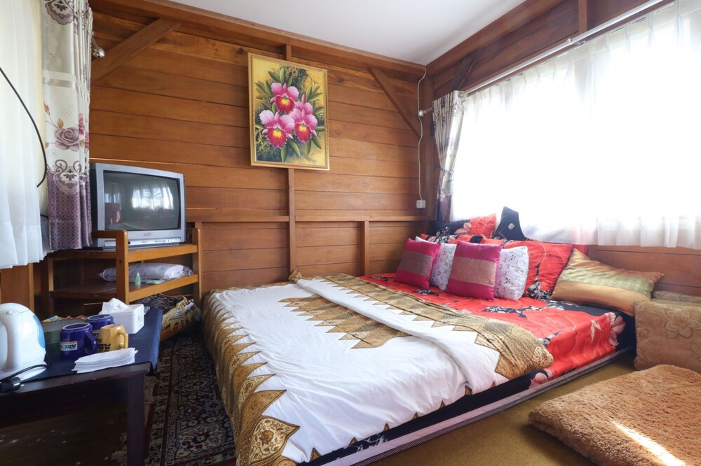 Lembur Incu Syariah Villa by ZUZU 13/46