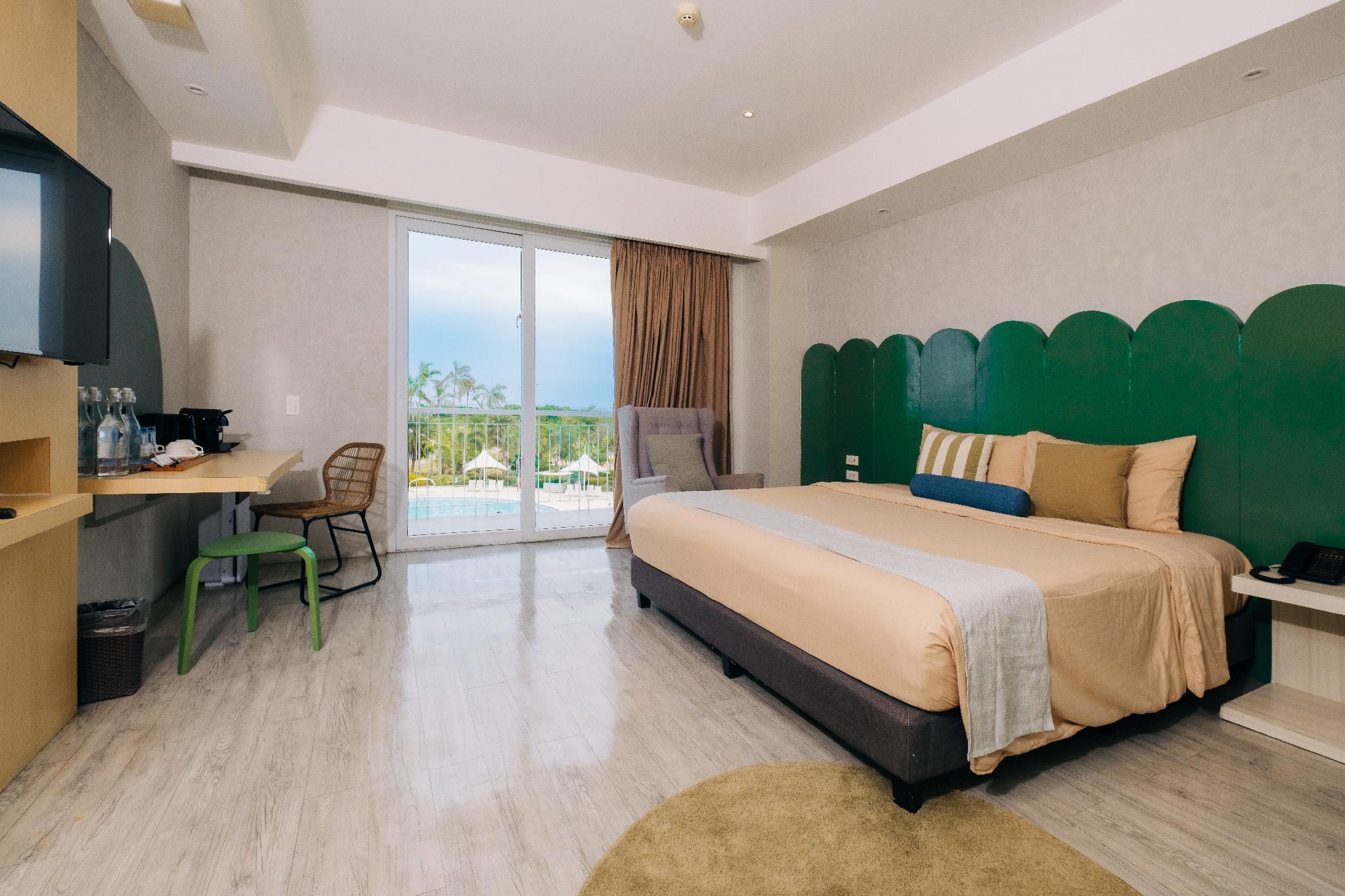 Playroom, Suite, King and Twin Beds