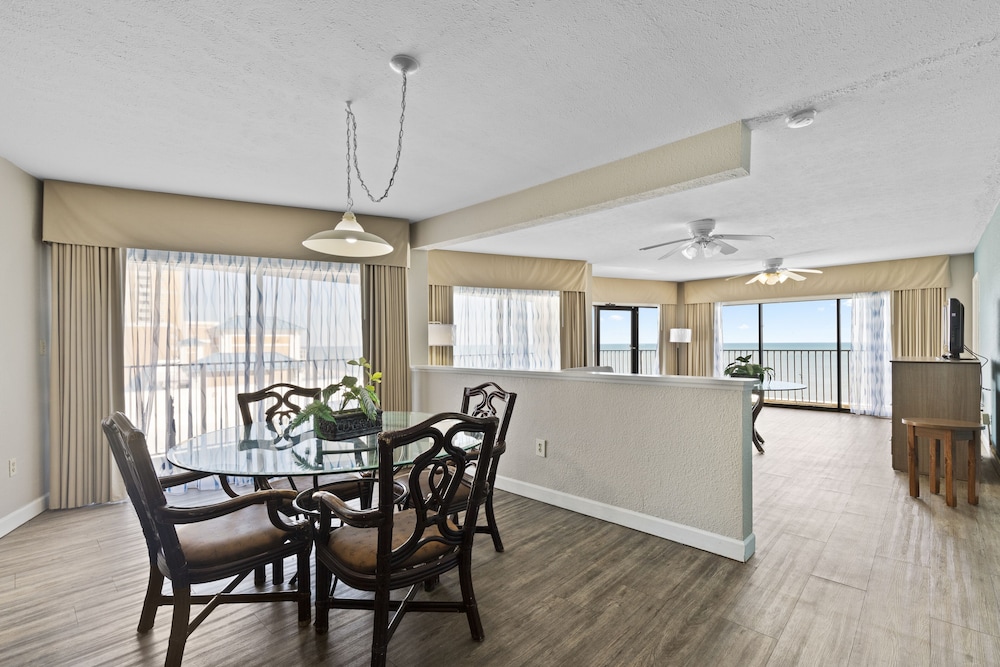 Ocean Crest Inn and Suites 36/51