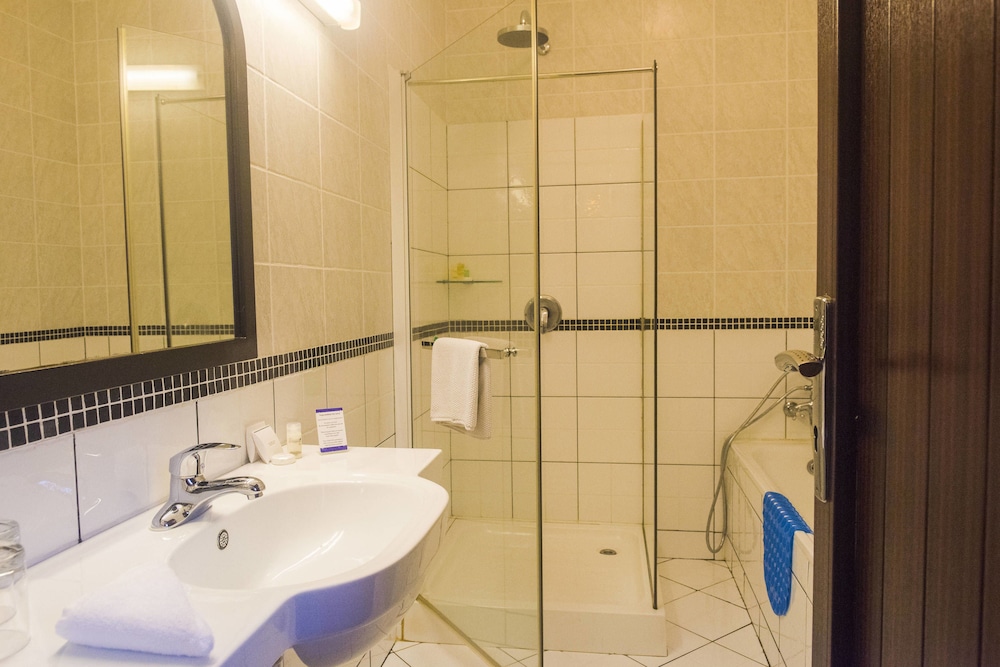 Protea Hotel by Marriott Dar es Salaam Courtyard 7/49