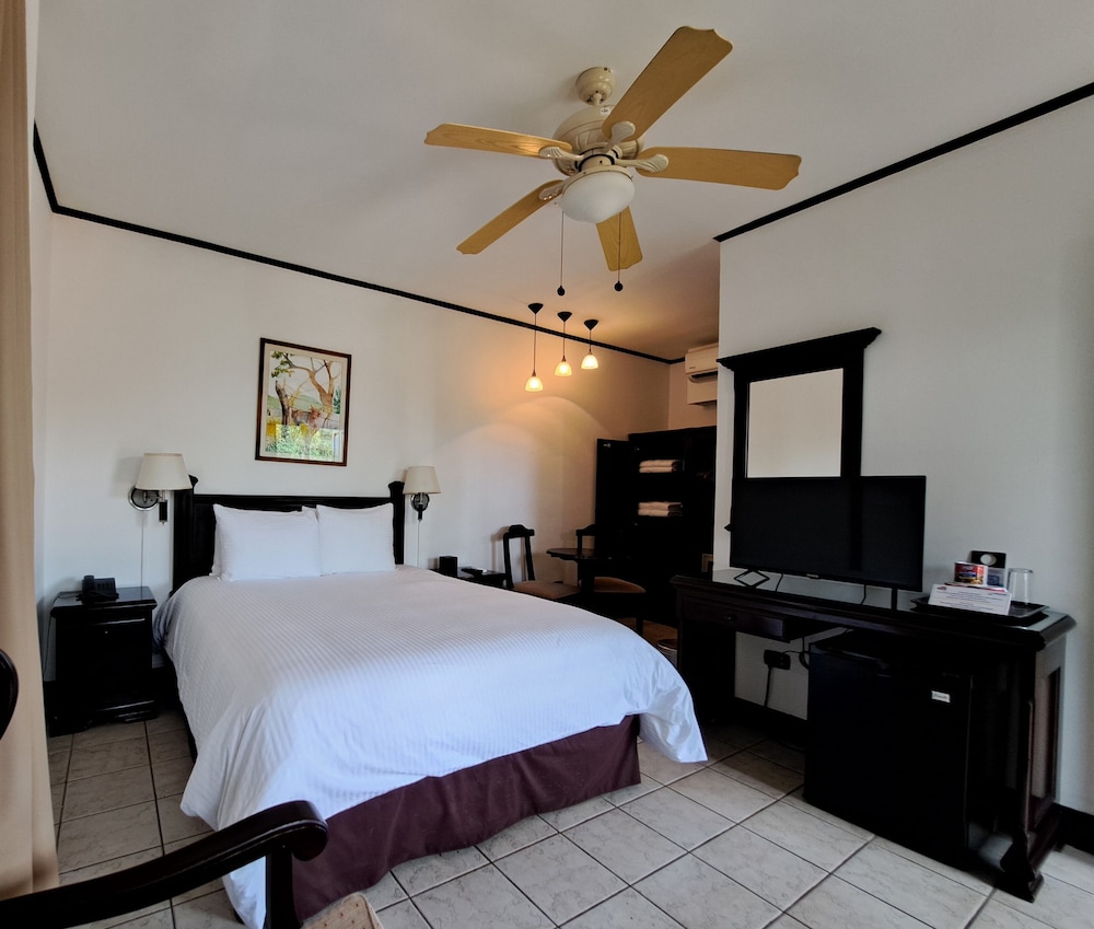 ROOM, DOUBLE BED