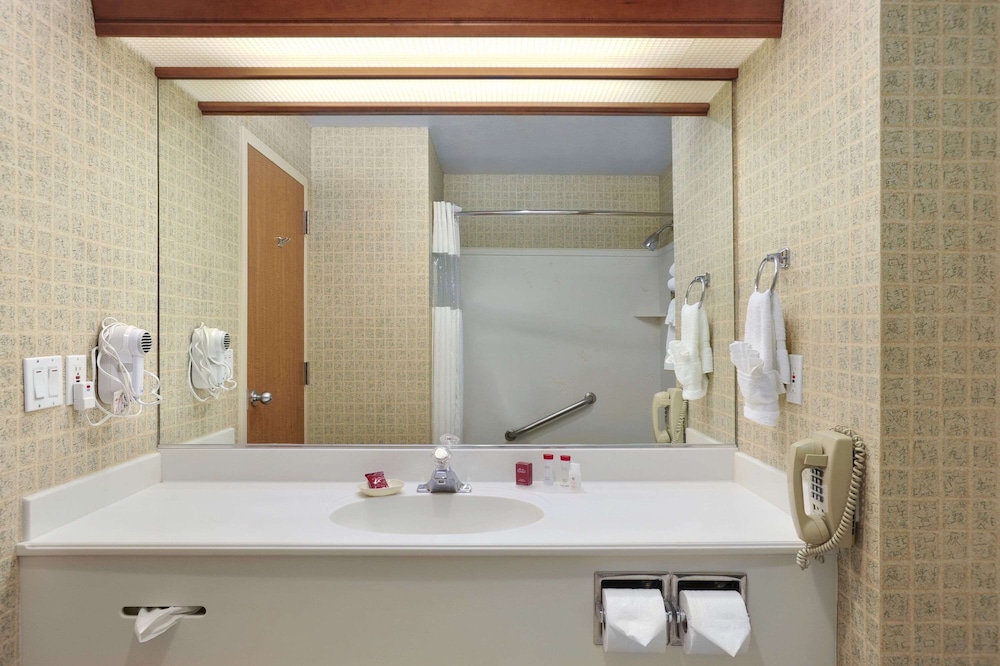 Ramada By Wyndham Olympia 26/26