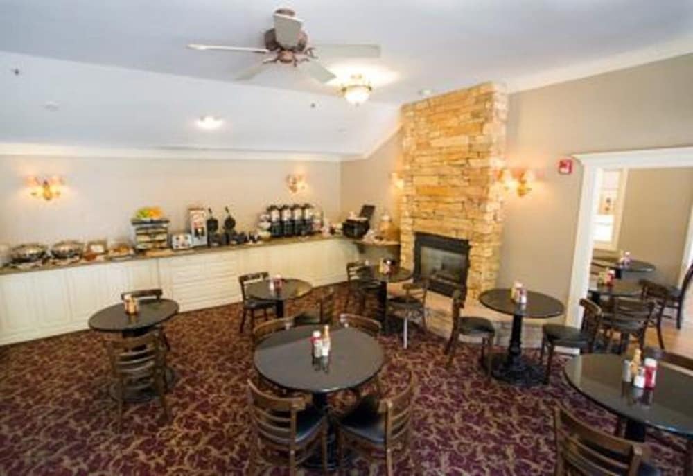 Pelican Inn & Suites 36/38