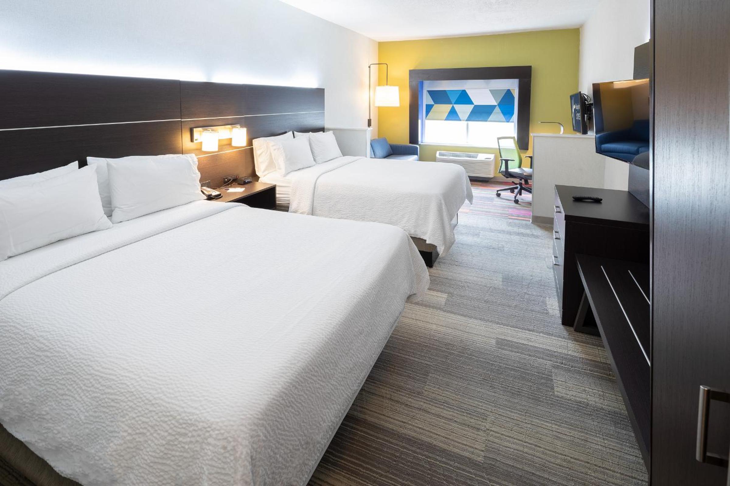 Suite, 2 Queen Beds, Sofa