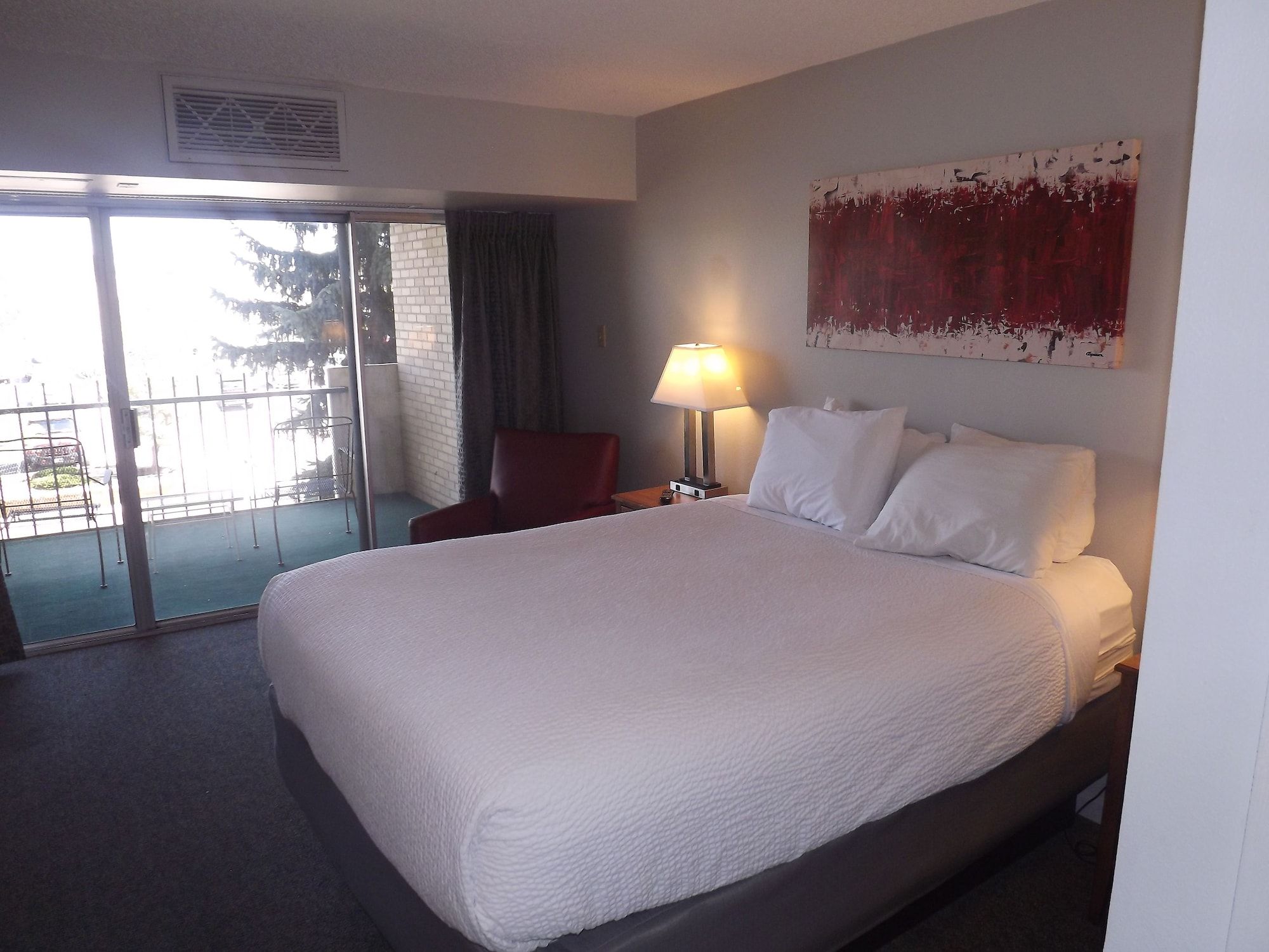 STANDARD, QUEEN BED, BALCONY