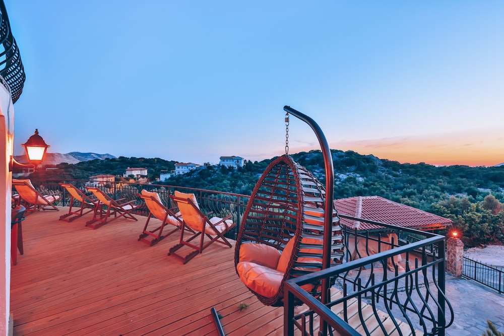 Hill House - Adults Only 40/50