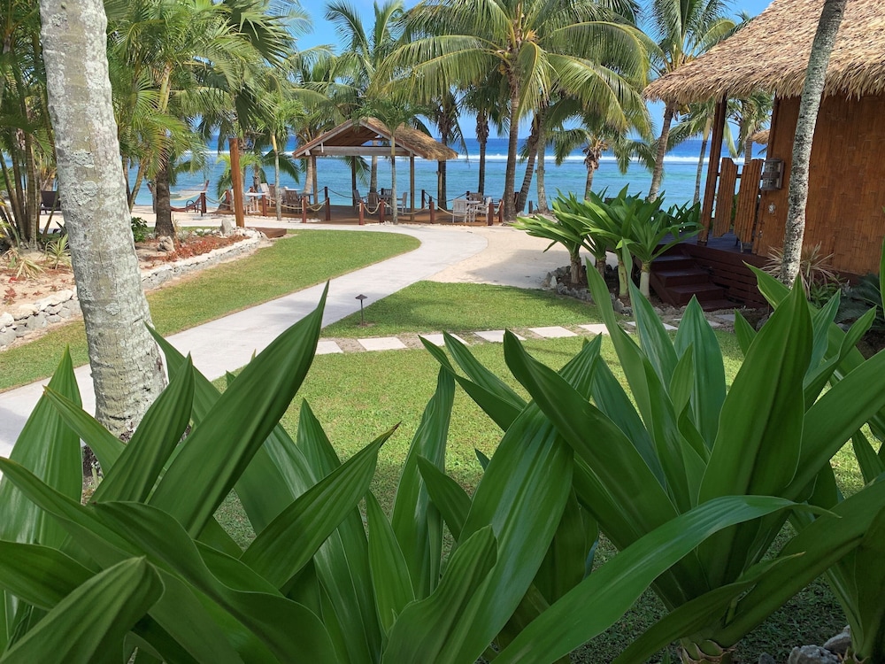 MAGIC REEF BUNGALOWS 15/66