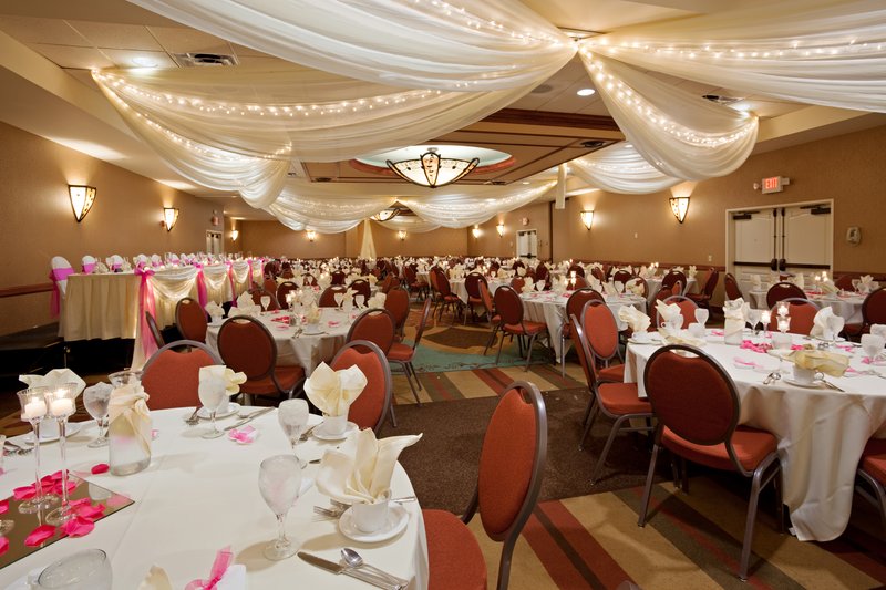 Holiday Inn Hotel Suites Minneapolis Lakeville 35/46