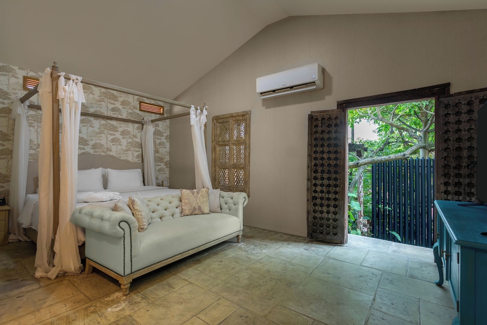 ROMANTIC, DOUBLE BED