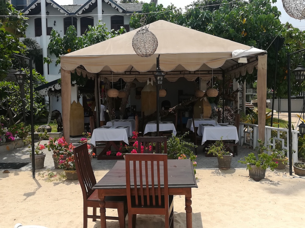 The Villa Hotel 25/42